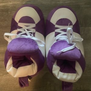 HappyFeet slippers. Tags off but never worn. Size XL.